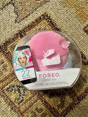 NWT Foreo Luna Fofo Pink Facial Cleanser